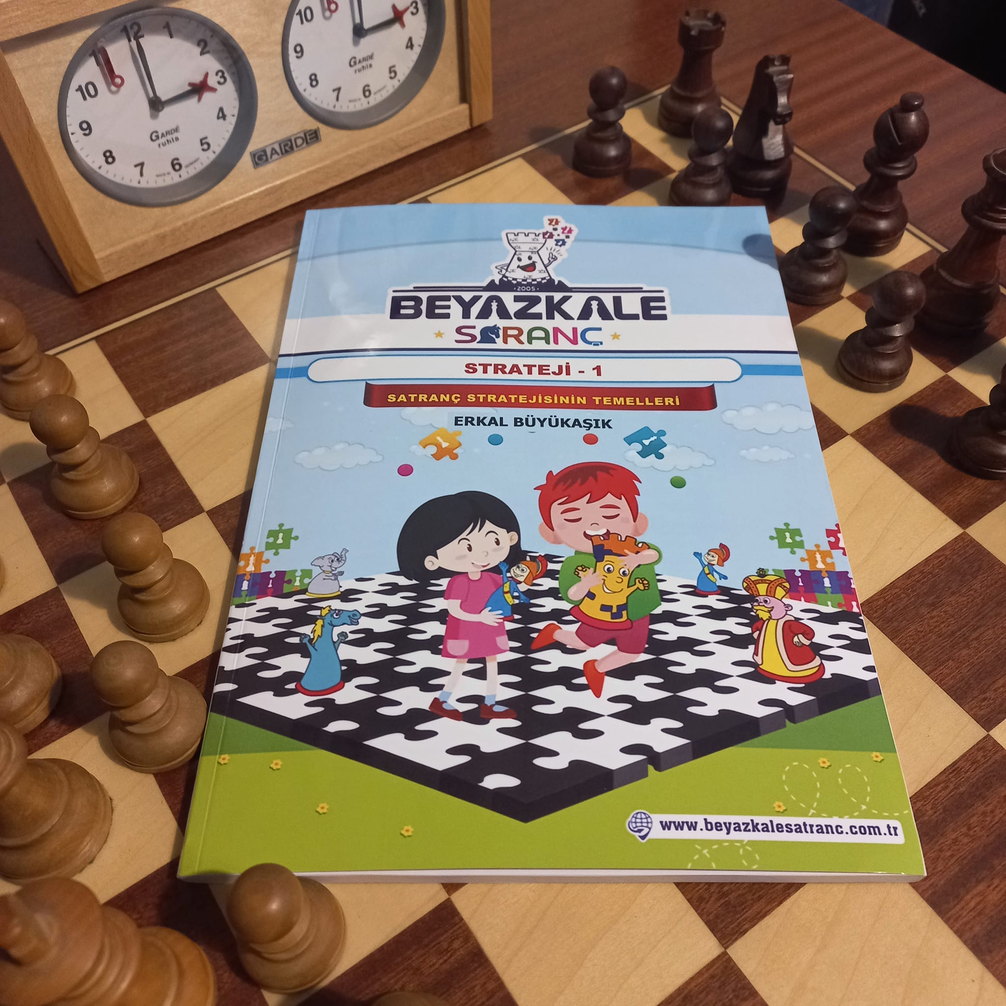Erkal Büyükaşık 'In "Satranç Stratejisinin Temelleri-1" Piyasa'ya Sürüldü